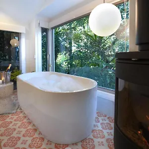 Lovestone Lodge Montville